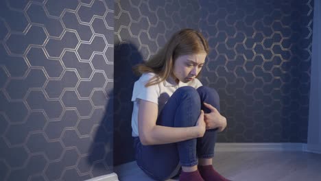mujer joven con depresión y problemas psicológicos.