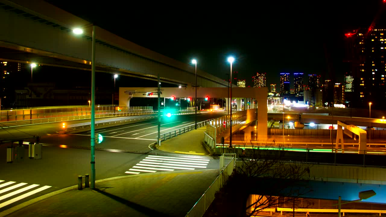 아리아케 스테이션 앞의 야간 스 4k 느린 셔터  아웃