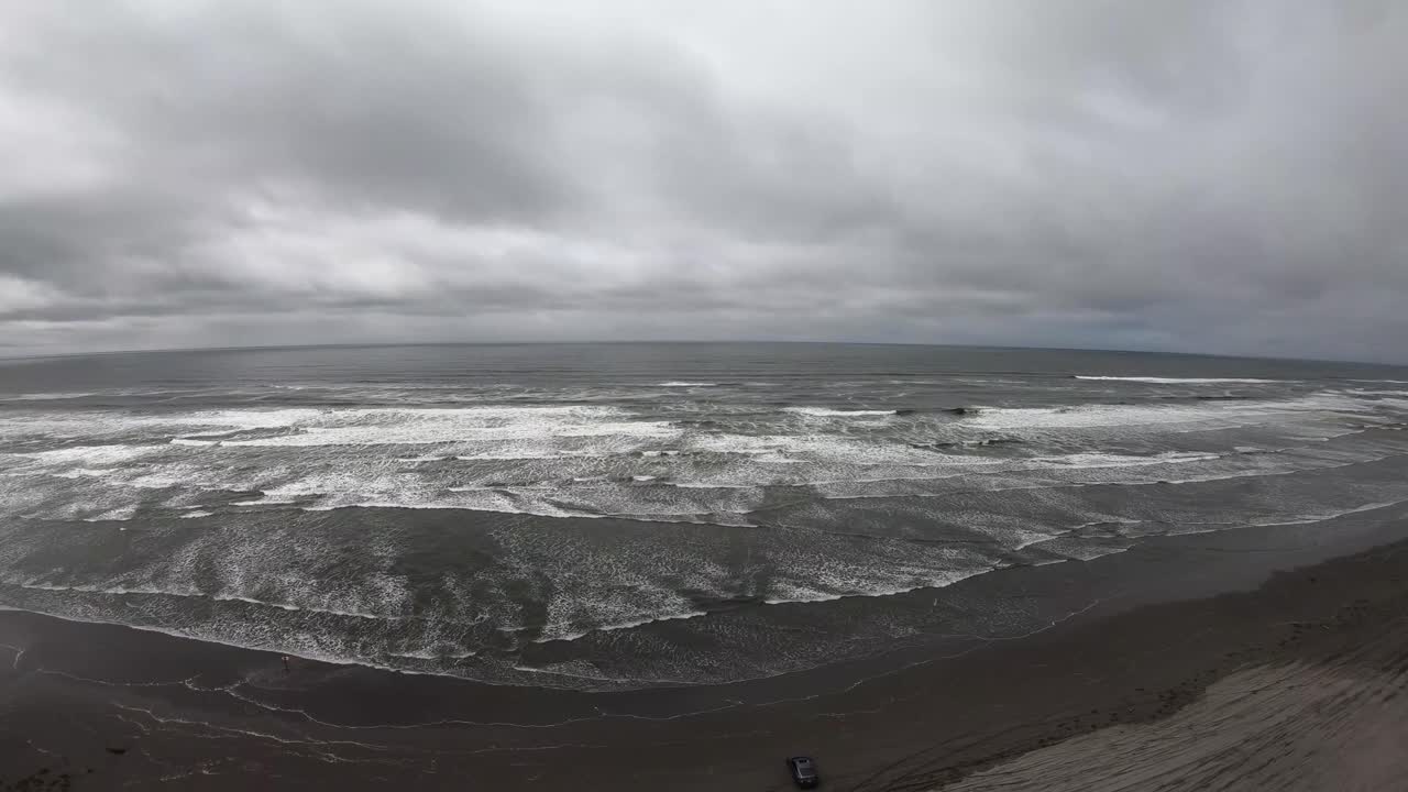 미국 북서부 해안 상공을 비행하는 드론 비행