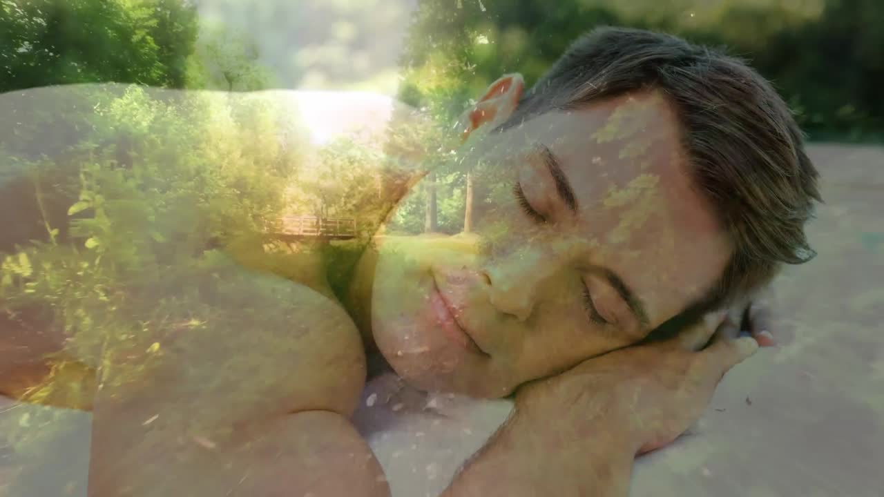 hombre relajándose en el video del spa