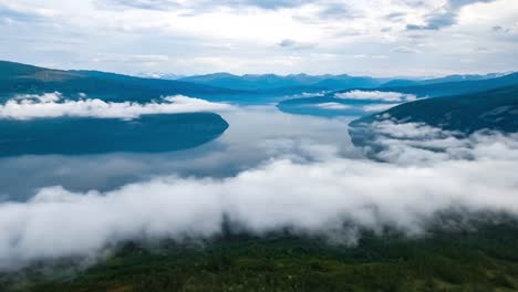 Imágenes-Aéreas-Hermosa-Naturaleza-Noruega.