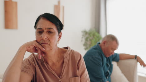 Pareja-Mayor,-Discusión-Y-Divorcio-En-Conflicto