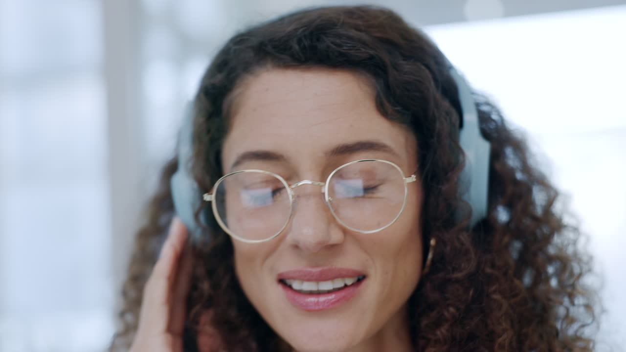 Friendly call center agent