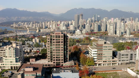 Toma-Aérea-De-Drones-Del-Horizonte-Del-Centro-De-Vancouver