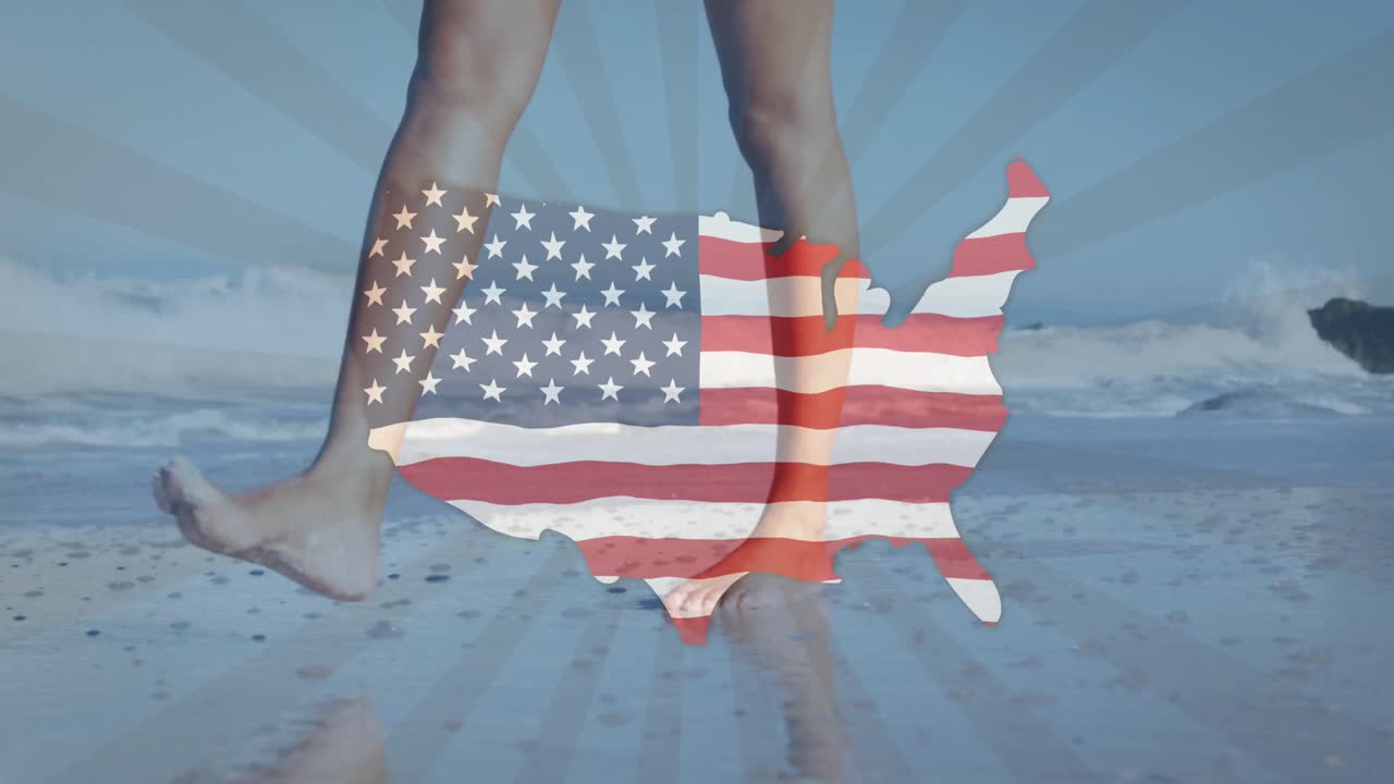 bandera estadounidense ondeando sobre nosotros mapa contra la sección baja de la mujer caminando en la playa