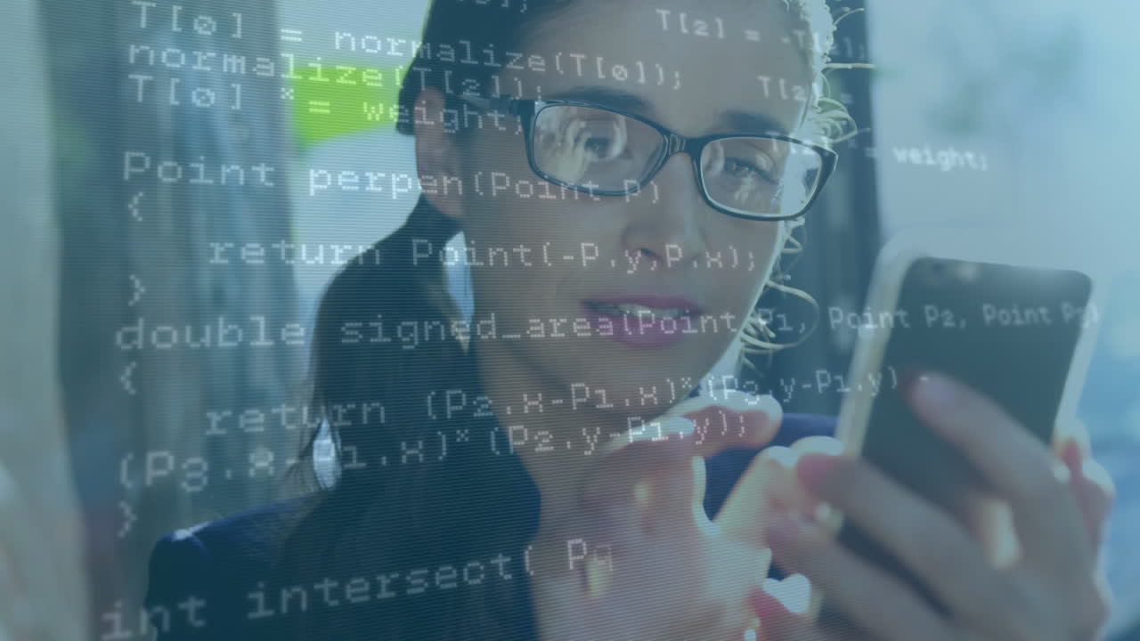 animación de procesamiento de datos contra mujer caucásica usando teléfono inteligente al aire libre.