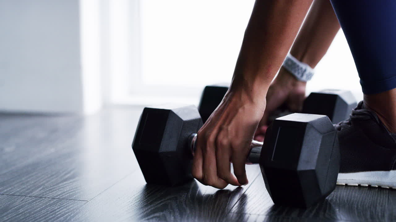 새로운 힘으로 자신을 끌어올립니다.