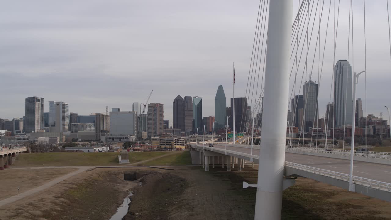 Panoramica aerea con drone del centro di Dallas