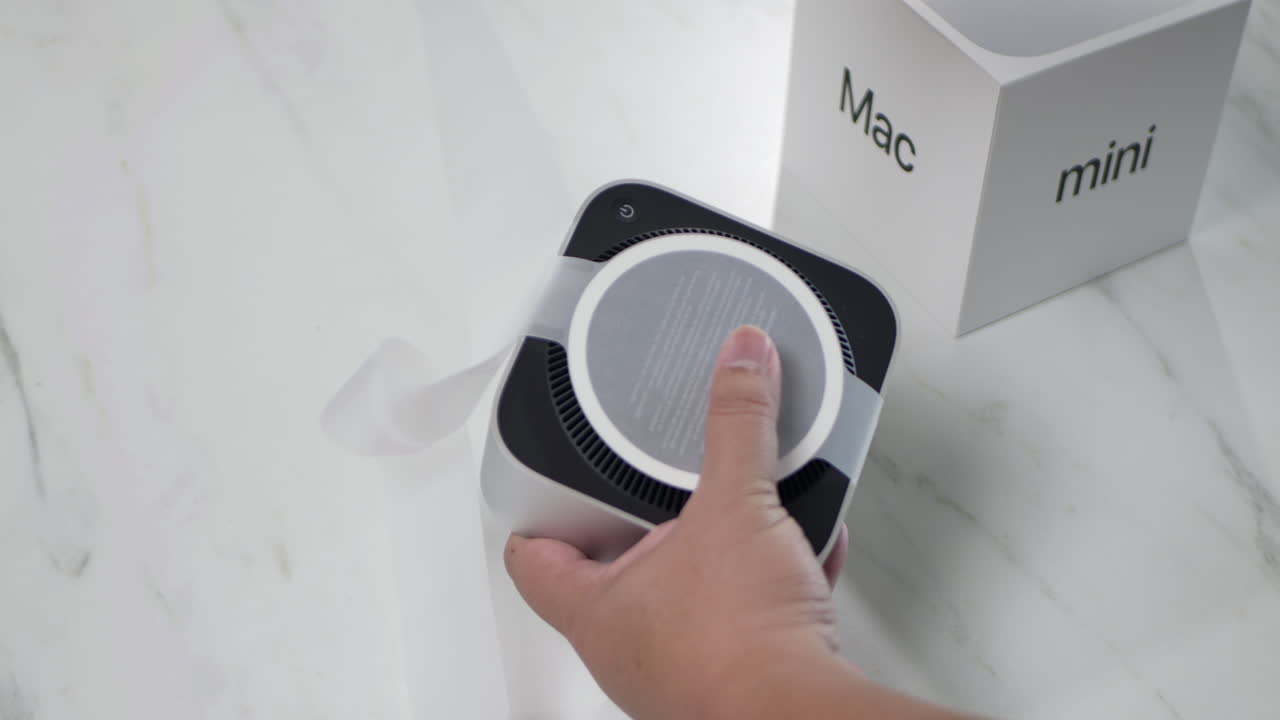 Mac mini Unboxing and Setup