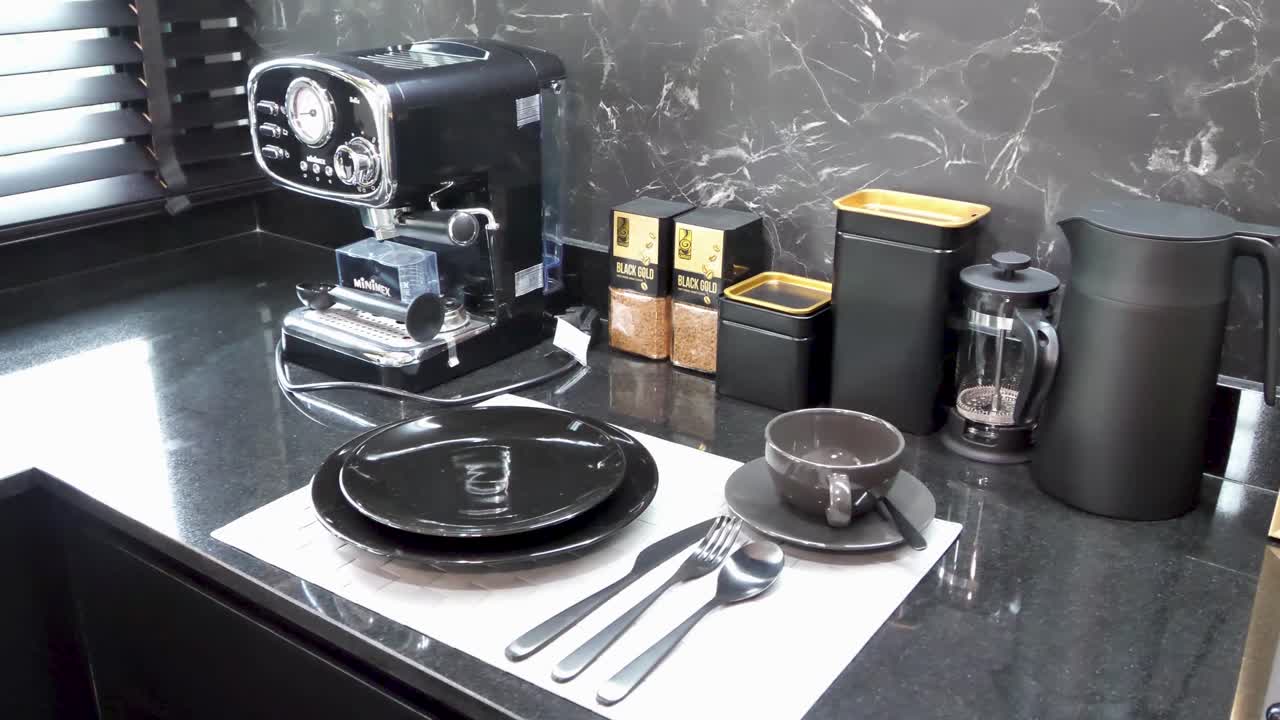 현대적이고 세련된 홈 식료품 저장실 장식