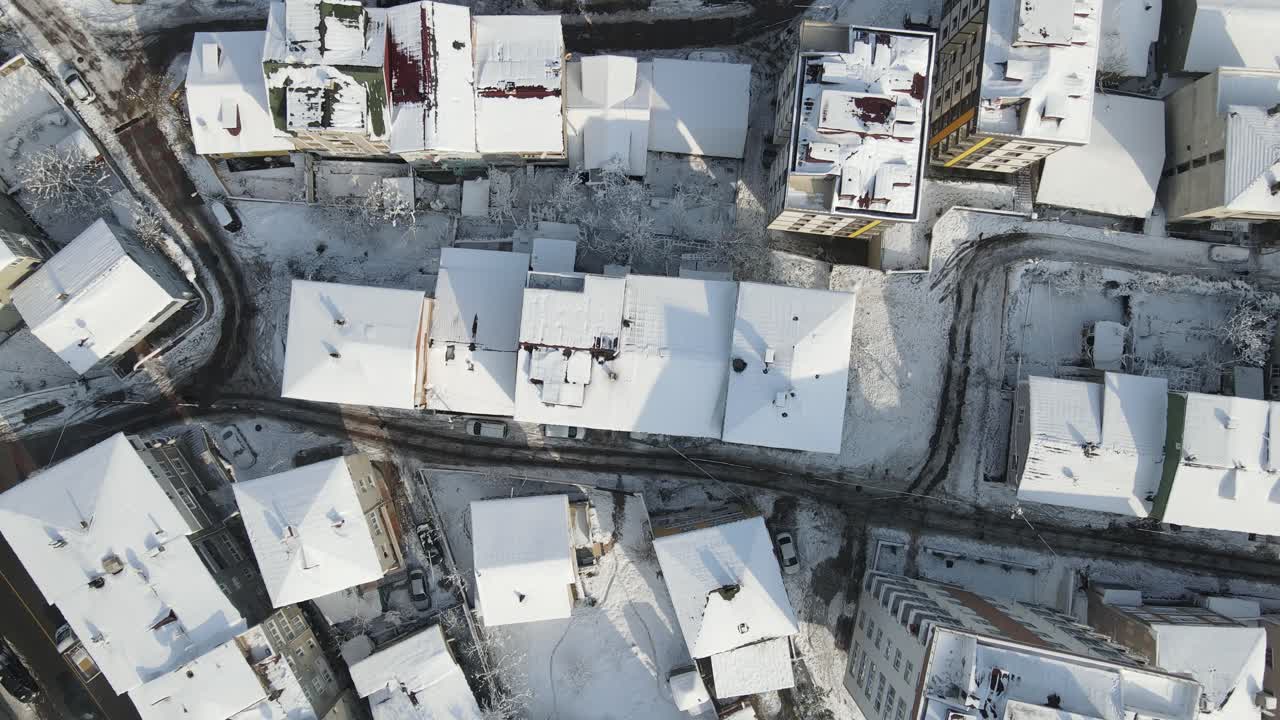 연립 주택 결산 겨울 눈 덮힌 옥상