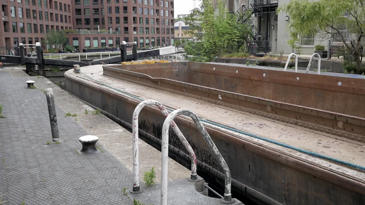 산업 및 건설 활동을 위한 상업용 좁은 보트 운송