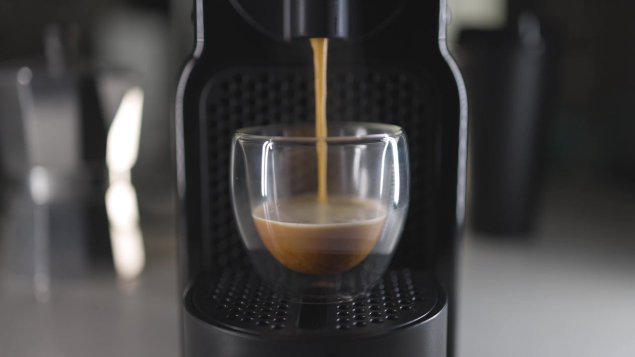 Chile Coffee Santiago Machine slow motion serving cup