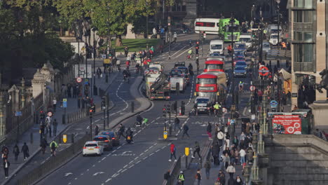 traffic and people crossing westminster bridge london