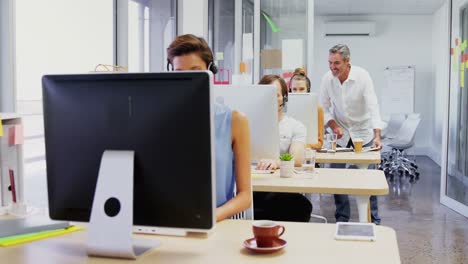 Executive-assisting-his-colleagues-while-working-on-computer-4k