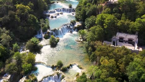 Cascada-De-Skradinski-Buk-En-El-Parque-Nacional-De-Krka,-Croacia