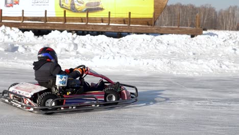 karting infantil en el hielo