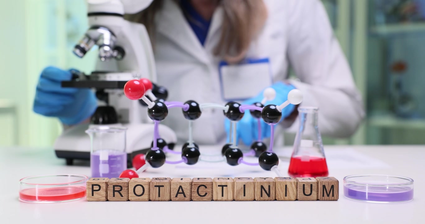 Ricerca sul protoattinio, concentrandosi sulle strutture chimiche e sulle attrezzature di laboratorio necessarie