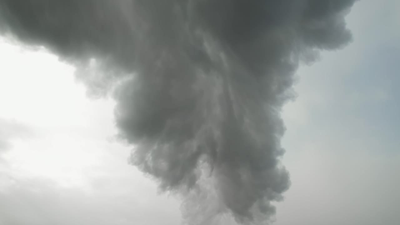 어두운 폭풍 구름