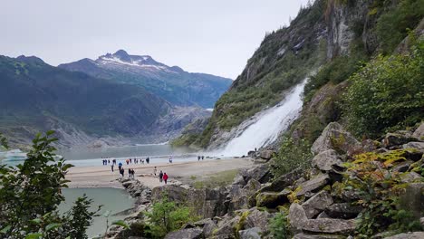 nugget falls près du glacier de mendenhall à juneau en alaska vu de nugget trail