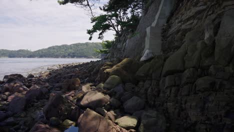 Steinstrand-Und-Küstenlinie-Der-Insel-Tomogashima,-Wakayama,-Japan