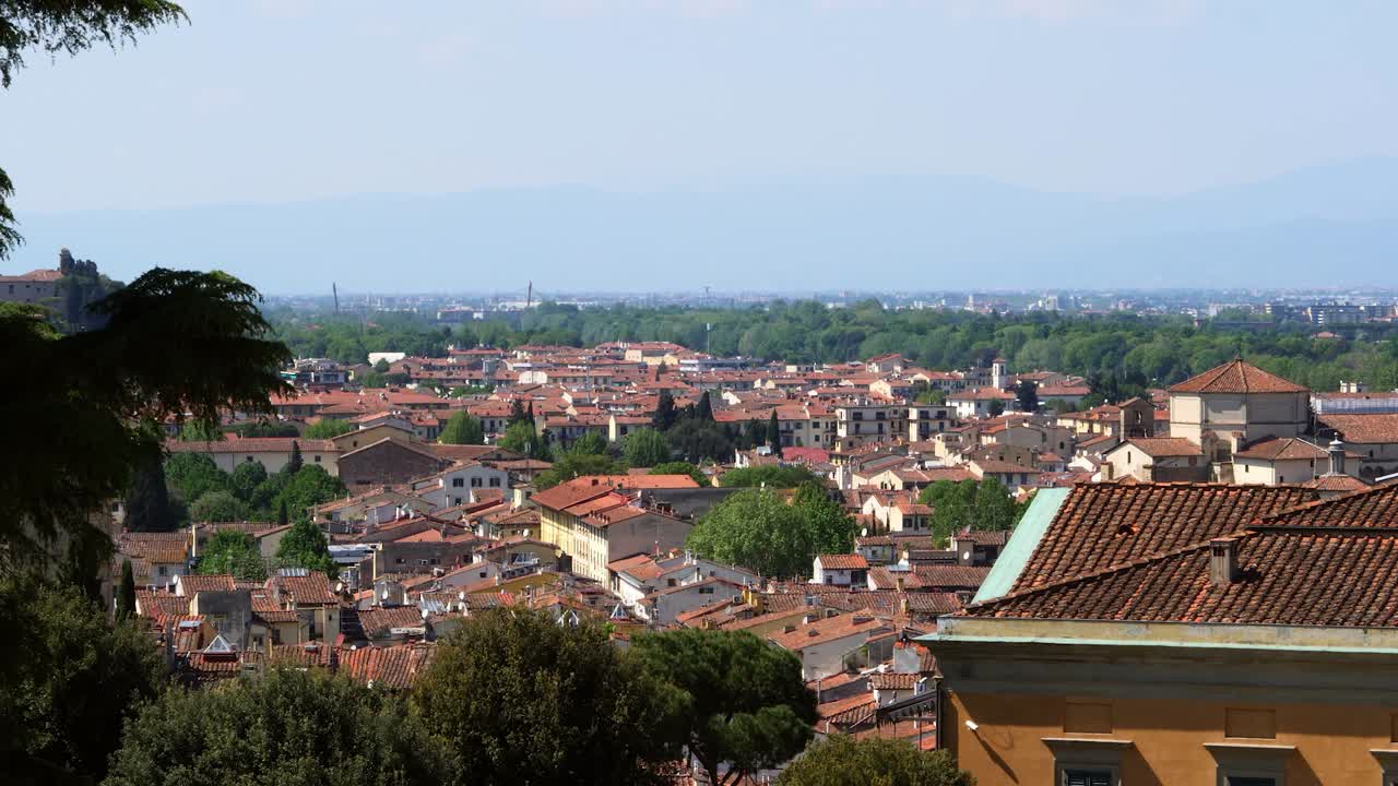 이탈리아 마을이 내려다 보이는