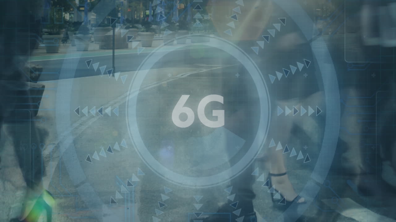 animación de texto 6g y escaneo de alcance sobre peatones que caminan en movimiento rápido