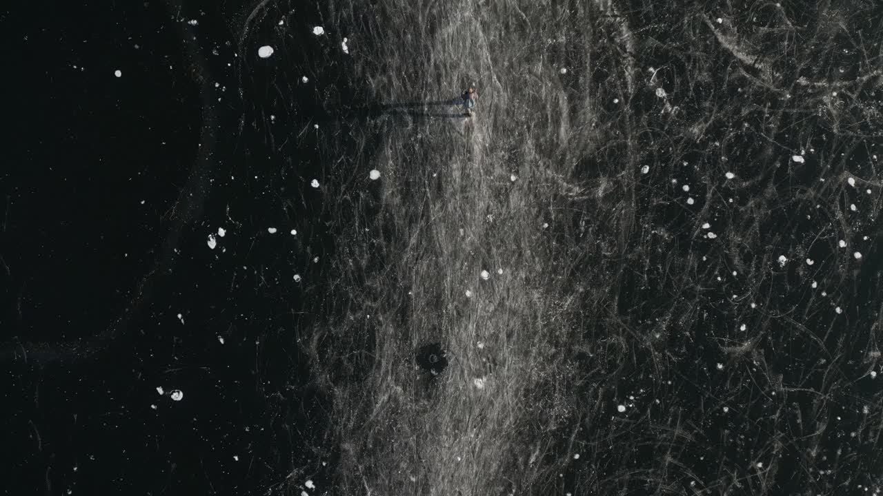 катание на коньках на замерзшем озере зимой, хендрик-идо-амбахт, нидерланды