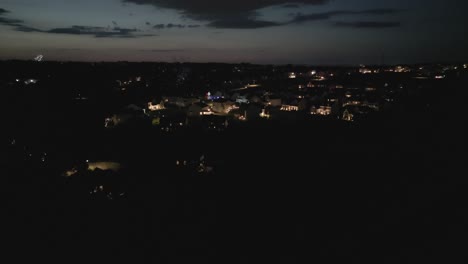 Fireworks-blasting-off-in-the-night-sky-on-the-4th-of-July