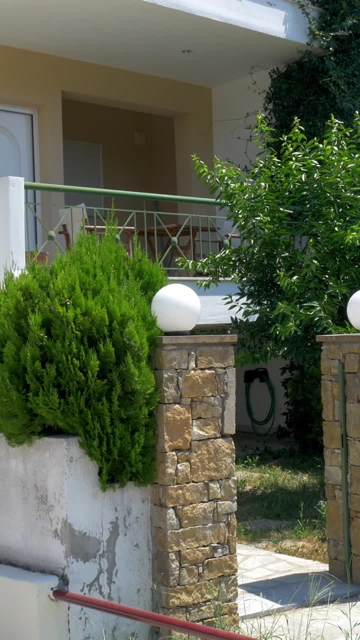 Esterno di un edificio con balconi