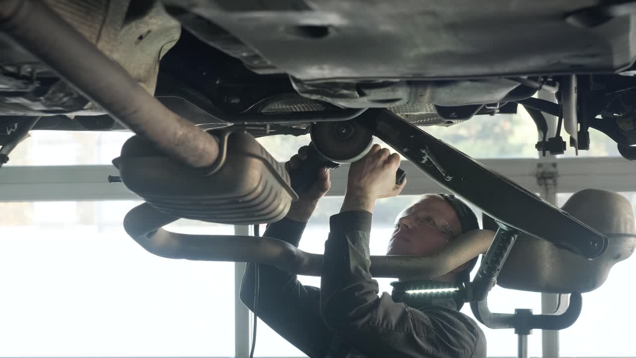 reparación del tren de aterrizaje de automóviles