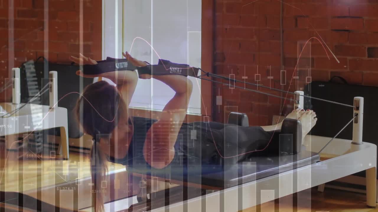 caucasian sportswoman exercising에 대한 데이터 처리의 애니메이션