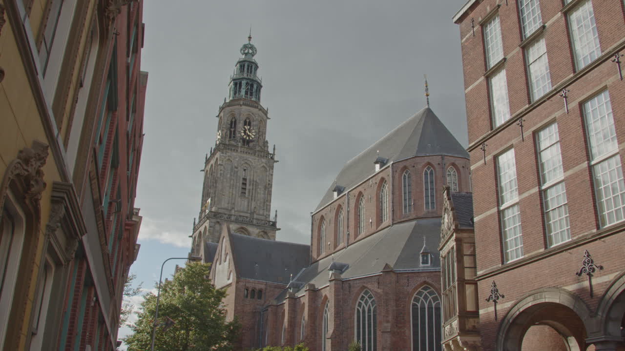 아름다운 마티니 교회의 넓은 기울기