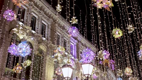 Straßendekorative-Weihnachtsgirlanden.-Neujahrs--Und-Weihnachtsfeier.