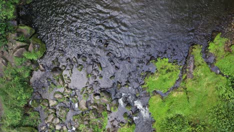 Vogelperspektive-Auf-Den-Wunderschönen-Wasserfall