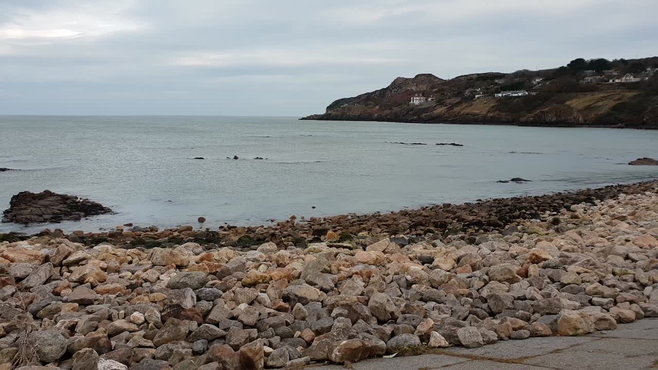 la hermosa bahía de howth, un hermoso pueblo cerca de dublín