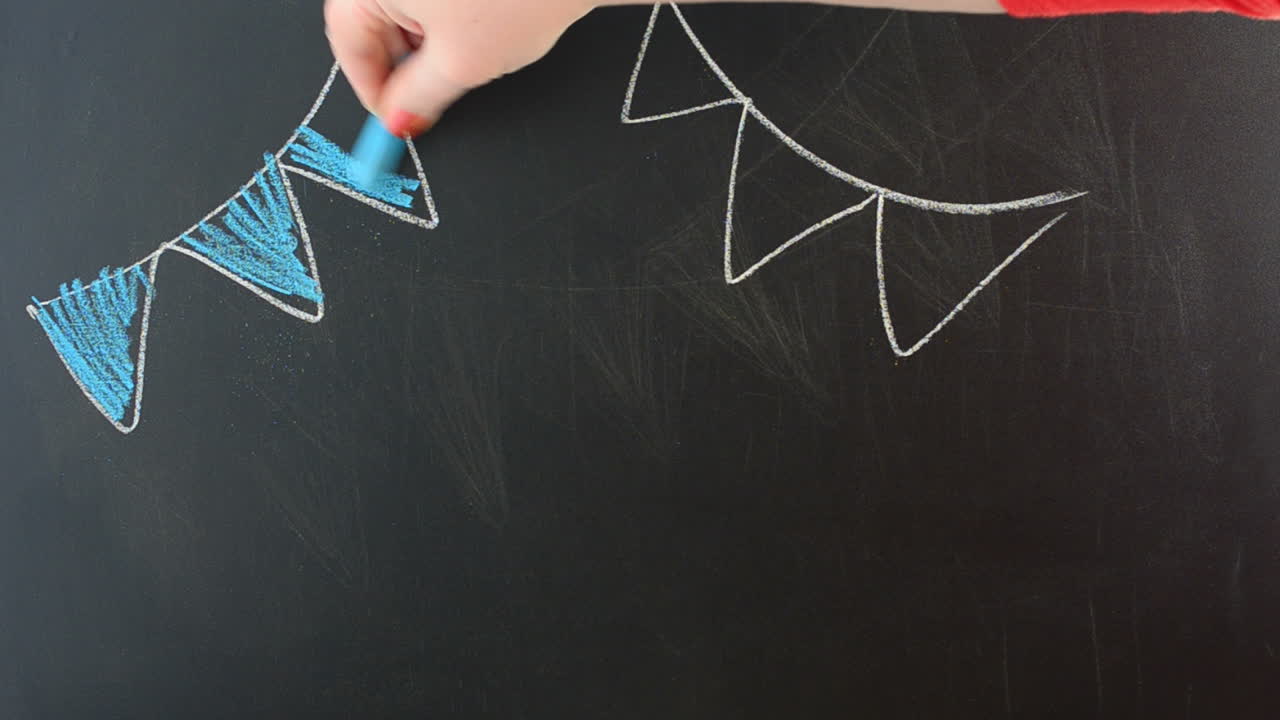 Disegniamo bandiere. Disegniamo con il gesso su una lavagna.