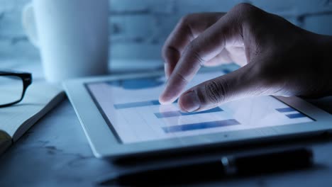 análisis manual de datos en una tableta