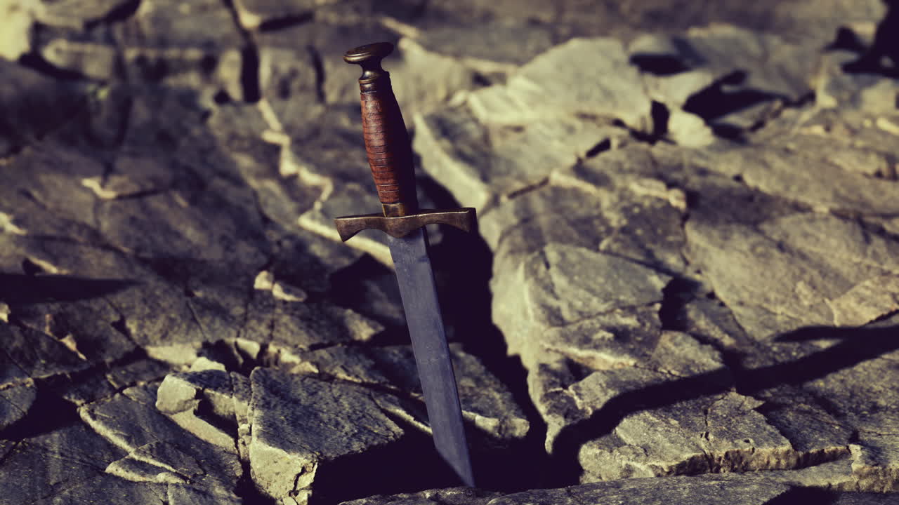 espada incrustada en terreno rocoso bajo condiciones de luz natural