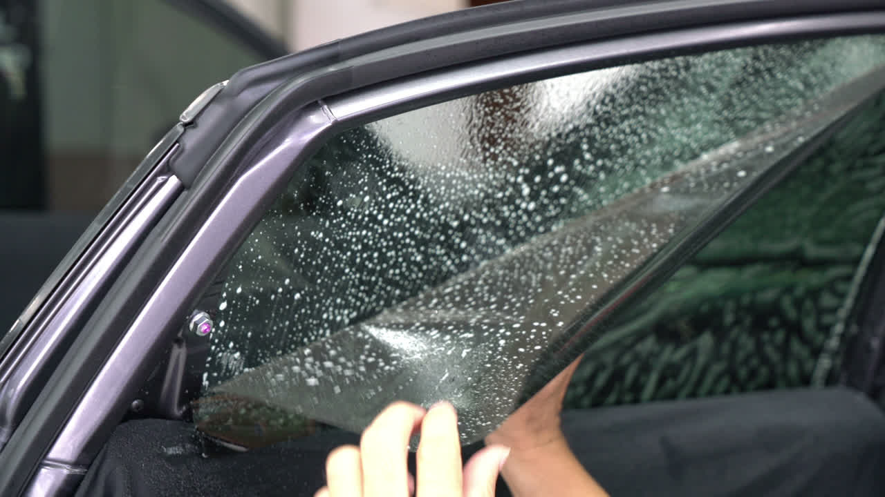 자동차 유리 용 틴트 필름 설치