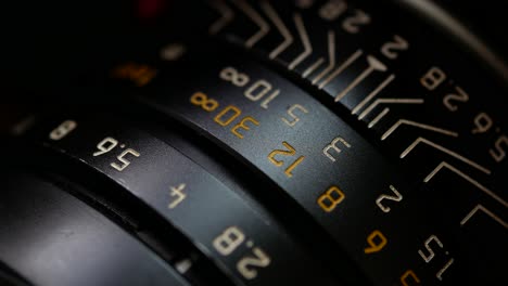 a black lens that turns a telemeter