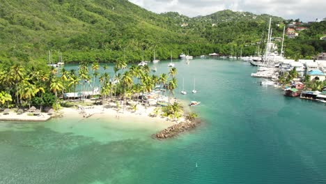 Drohnenaufnahme-Von-Marigot-Bay,-Voller-Ikonischer-Postkartenansichten