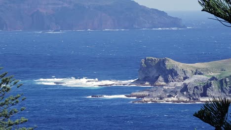 Ocean-waves-crash-on-Nepean-Island-Norfolk-Australia-at-midday,-static