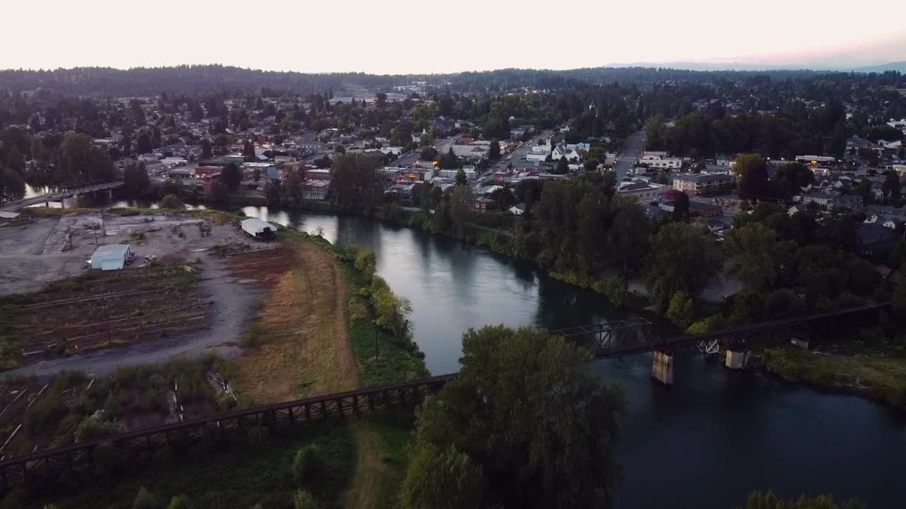 drone con vistas a snohomish, wa y el río snohomish