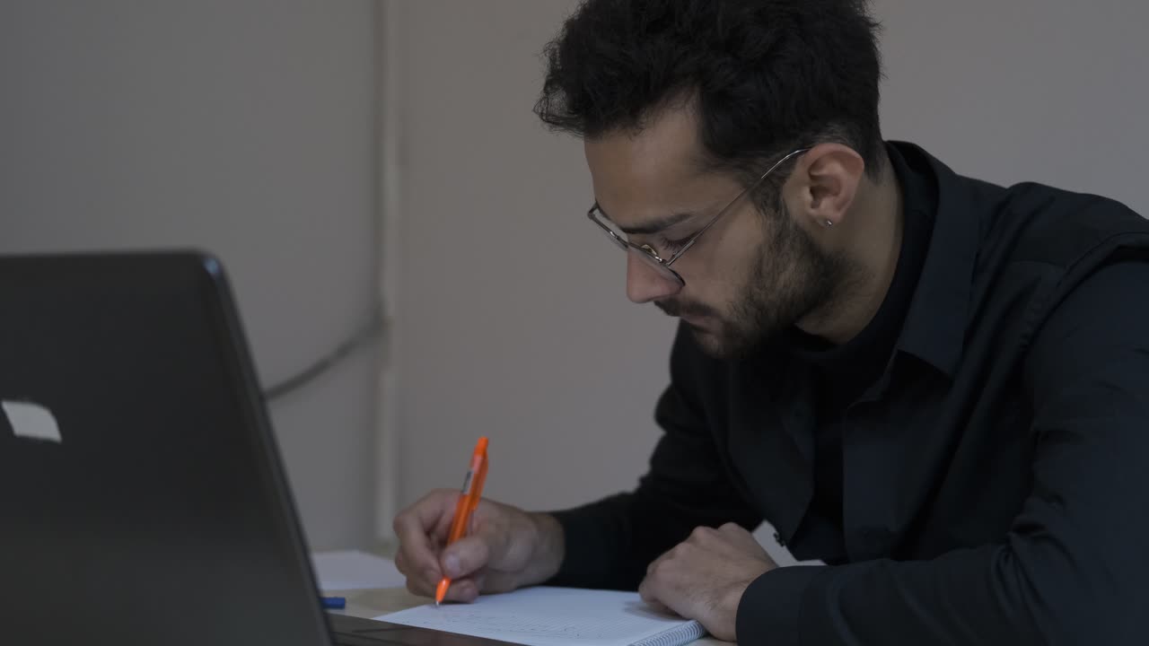 computadora para tareas escolares de estudiantes