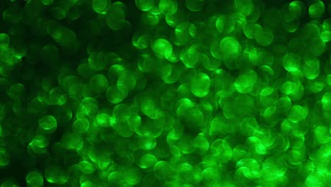 fondo de video 4k de brillo brillante abstracto. fondo de brillo verde con textura brillante. luz esmeralda brillante, chispas de lentejas y fondo de aluminio brillante.