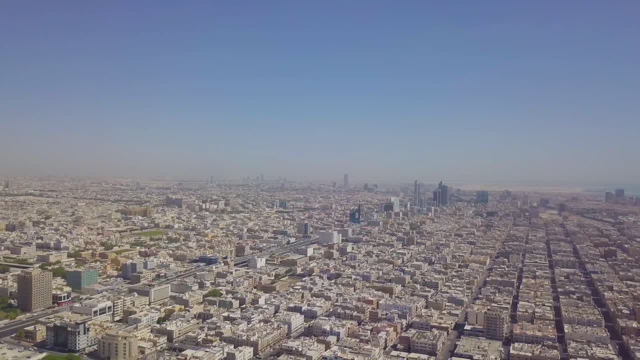 decente vertical con vista al horizonte de khobar con suweiket y khobar shamaliya y khobar dammam autopista