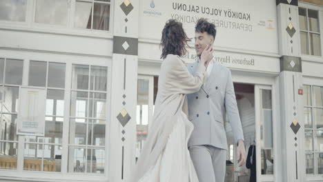 couple kissing at station