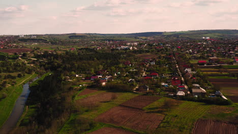 Amplio-Establecimiento-De-Tomas-Aéreas-Con-Drones-De-Hermosos-Campos-De-La-República-De-Moldavia