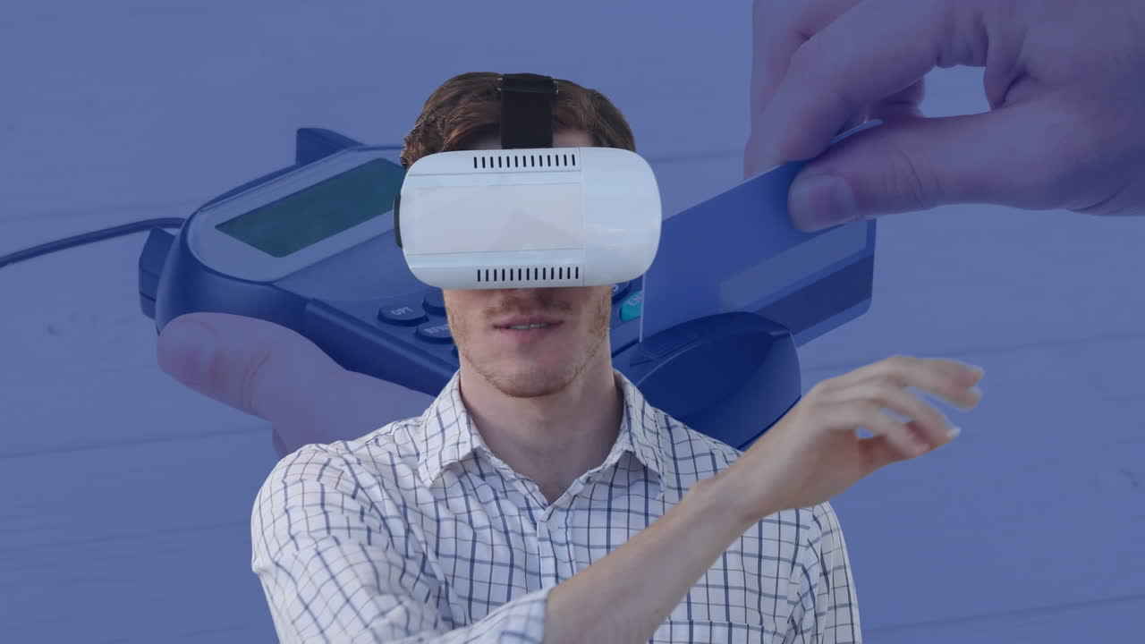 animación de un hombre de negocios con auriculares vr tocando la pantalla virtual sobre la terminal de pago